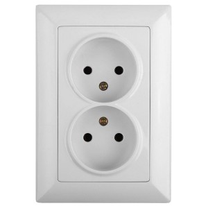 Розетка двойная ЭРА Intro Solo 2х2P 16A 250V белый 4-204-01 Б0043326