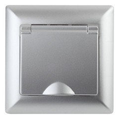 Розетка ЭРА Intro Solo Schuko 2P+E 16A 250V с крышкой серебро 4-203-03 Б0043321 Розетка ЭРА Intro Solo Schuko 2P+E 16A 250V с крышкой серебро 4-203-03 Б0043321